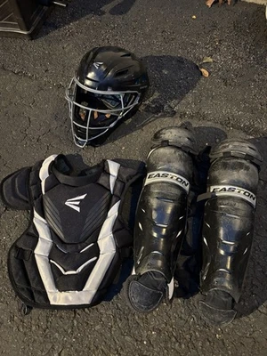 Easton Elite X  Youth Catchers Gear Set Ages 9-12 Helmet Chest Protector Shins - Image 1 of 4