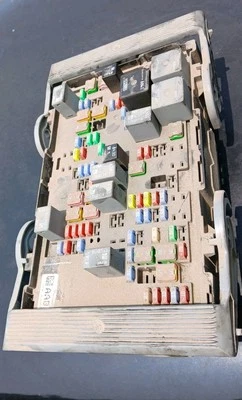 🏁Motor de caja de fusibles Chevrolet Tahoe 2010-2014 ¡probado por OEM! 🏁 Foto 1 de 4