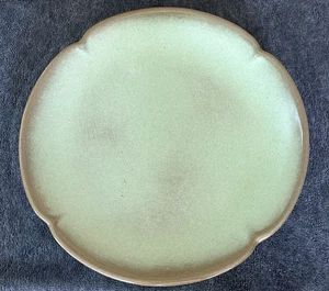 PLAINSMAN Verde 1 Plato de Cena 10.25" Frankoma Pottery EE. UU. Festoneado Rústico De Colección - Imagen 1 de 2