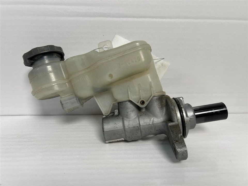 2010-2013 Suzuki Kizashi Brake Master Cylinder OEM - Image 1 of 4