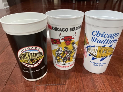 VTG Old Chicago Stadium Cup Lot Blackhawks Bulls SGA 1990s Jordan Champs Hawks Cover