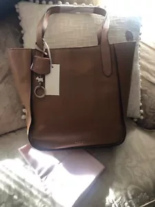 💕Radley London PAINTERS MEWS Large Ziptop Tote -Tan/ Brown $328 NWT - Picture 1 of 4