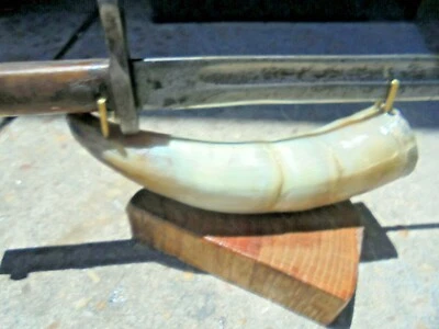 SOPORTE EXPOSITOR CUCHILLO COLECCIONABLE 5 1/2" W X 3 1/2" ALTO (CUCHILLO NO INCLUIDO) Foto 1 de 4