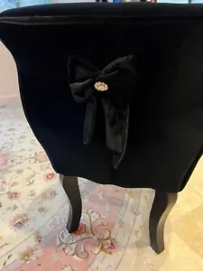 fancy black velvet chair barely used - Picture 1 of 3