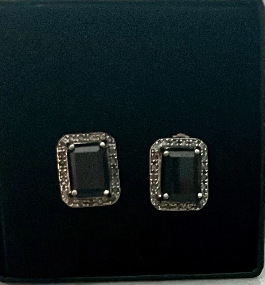 3.5 Ct Emerald Cut Dark Blue Sapphire Earrings in White Gold - Image 1 of 2