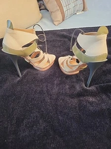 LAMM CREME & GRÜNE LEDER STILETTO ABSÄTZE - Bild 1 von 8