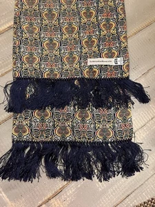 The Metropolitan of Art 100% Silk Scarf  55", made In Canada ,Vintage & Rare - Picture 1 of 8