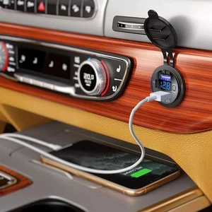 Dual USB Car Charger with Digital Voltmeter for 12V/24V Quick Charging - Zdjęcie 1 z 10
