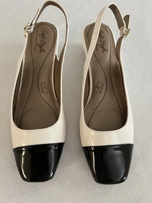 Zapatos de salón estilo suave crema y negro con honda talla 8 Foto 1 de 4