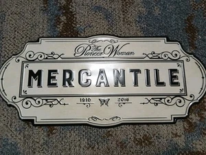 Insegna da parete in latta metallo Pioneer Woman The Mercantile 20 x 9" NUOVA - Foto 1 di 2
