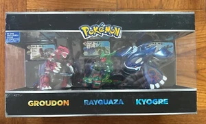 2015 TOMY Pokemon Trainer's Choice Figure confezione da 3 pezzi Groudon Rayquaza Kyogre nuovo con scatola - Foto 1 di 3