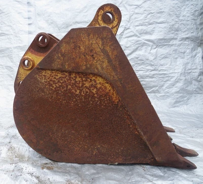 24" Digging Bucket for backhoe or excavator - Image 1 of 4