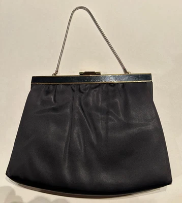 Винтажная черная атласная вечерняя сумка Ande с золотыми акцентами и цепочочной ручкой - Изображение 1 из 3