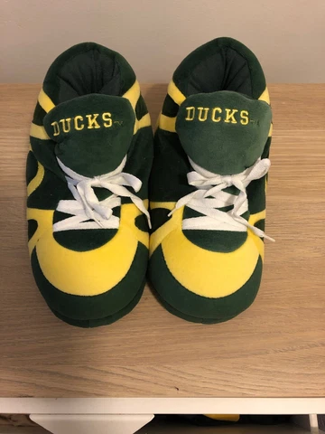 Oregon Ducks Slippers Size Large Cover