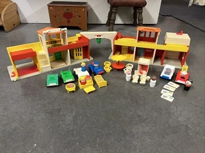 Fisher Price Vintage Little People Play Family Village #997 Missing 4 mail pcs - Picture 1 of 23