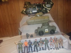 TOYS R US TRUE HEROS LOT VEHICLES AND SOLDIERS - Picture 1 of 12