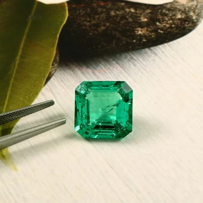 Lab Grown Colombian Hydrothermal Emerald Loose Gemstone Asscher Cut 15x15 mm - Image 1 of 4