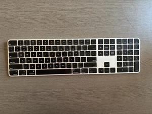 Magic Keyboard (A2520) with Touch ID and Numeric Keypad - Photo 1/3