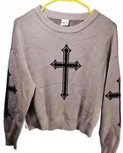 Suéter de punto recortado gris Nikka K para mujer con diseño de cruz talla grande - Imagen 1 de 8