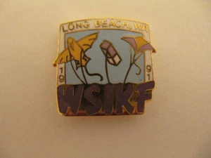 1991 Washington State International Kite Festival Long Beach WA Travel Pin - Picture 1 of 2