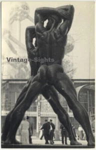 Muscular Nude Male Statues In Front Of Atomium / Gay INT (Vintage RPPC Belgium ~ - Imagen 1 de 1