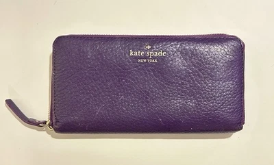 Бумажник Kate Spade Continental на молнии кошелек с ремешком сливовый фиолетовый в полоску внутри - Изображение 1 из 4