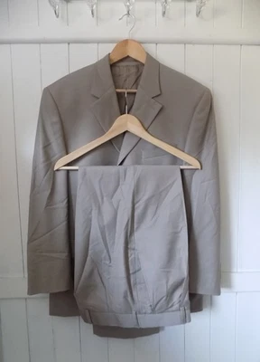 mens PIERRE CARDIN SAND 100% PURE NEW WOOL SUIT SIZE 38"S CHEST 32" WAIST 28"LEG - Image 1 of 4