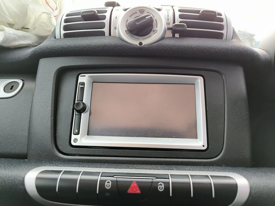 SMART FORTWO COUPE  2007-2024 SAT. NAV. UNIT - Image 1 of 3