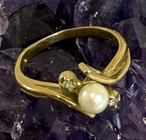 Vintage 10k Yellow Gold Pearl and Diamond Ring SZ 5 - Picture 1 of 9