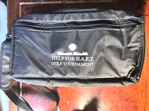 Schwarze isolierte Kühltasche mit Henkel & Schultergurt und Reißverschlusstasche - Bild 1 von 5