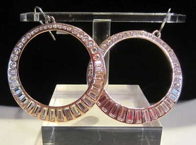 Pendientes de aro Vince Camuto pedrería baguette tono dorado Foto 1 de 4