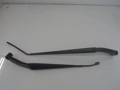 Par de brazos limpiaparabrisas izquierdo derecho Nissan Kicks 19 Foto 1 de 2