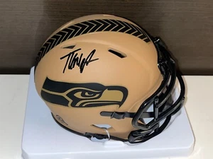 Minicasco Beckett Wit firmado automáticamente Saludo al servicio Tyrice Knight Seahawks _ - Imagen 1 de 1