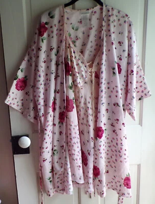 Conjunto de camisola e roupão Secret Treasures rosa floral cetim chemise com cinto tamanho M - Imagem 1 de 4