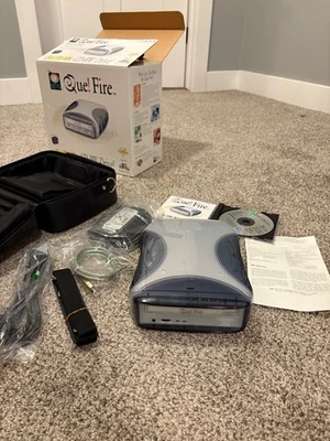 Que! Fire Drive QPS  External 12x 10x 32x CD-RW Firewire Case Power Cord CD - Image 1 of 4