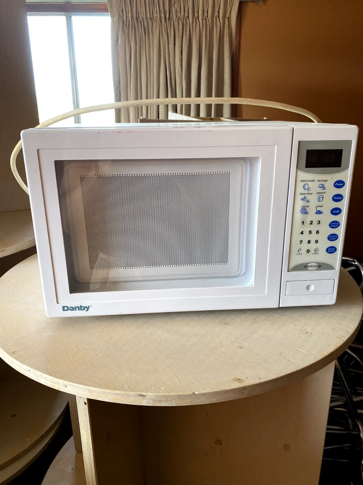 Micro-ondas DAEWOO branco multifuncional - Imagem 1 de 2