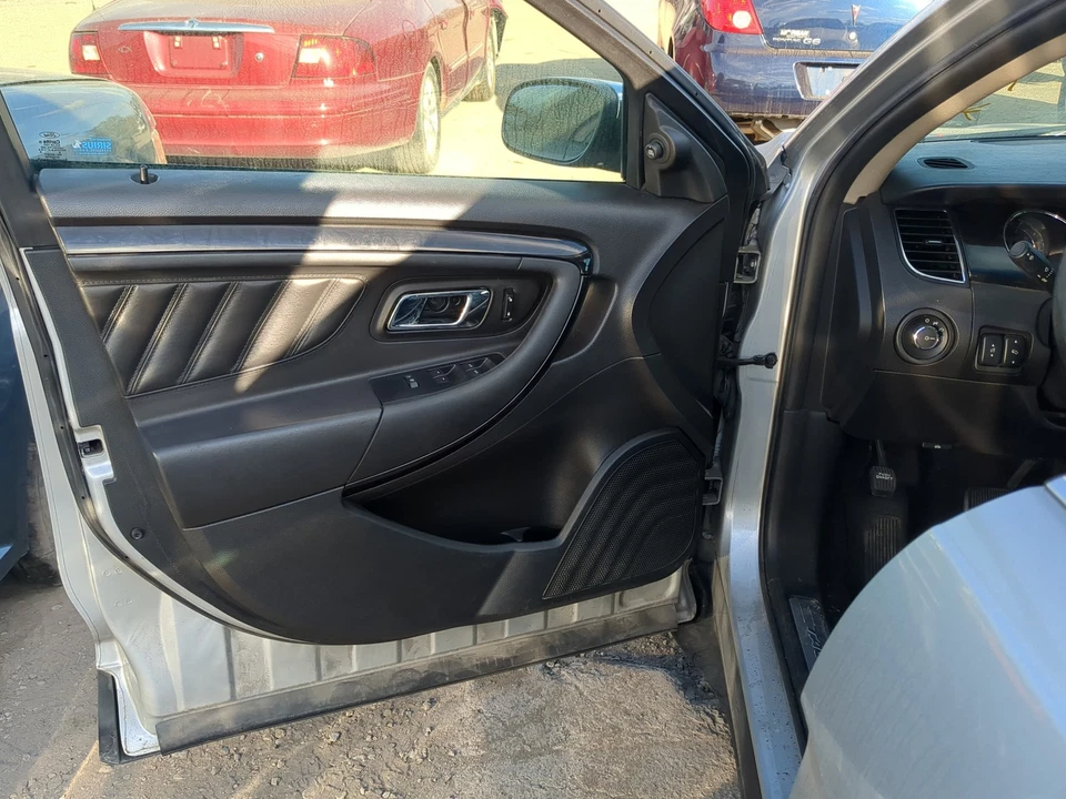 Ford Taurus 2011 panel de puerta interior del conductor delantero izquierdo PX5CV Foto 1 de 1