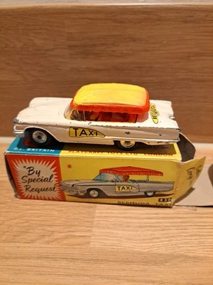 CORGI 430 FORD THUNDERBIRD  BERMUDA TAXI BOXED - Image 1 of 4