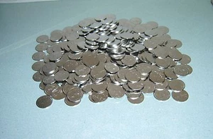 300 NUEVAS FICHAS DE 1/2 MEDIO DÓLAR DE ACERO INOXIDABLE - 50 CENTAVOS - TAMAÑO DE MÁQUINA TRAGAMONEDAS - 30PAI - Imagen 1 de 6