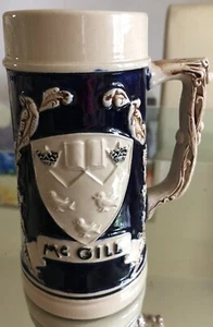 ANTIKER BIERKRUG COPYRIGHT BY ERIC P. MIHAN 1953 1/2 L RELIEFARTIG BILD SCHRIFT! - Bild 1 von 6