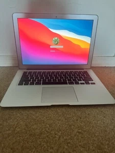 MacBook Air - Picture 1 of 4