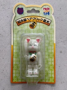 2013 Medicom Bearbrick 100% LUCKY CAT GLOW IN THE DARK Maneki-Neko Luminous - Picture 1 of 3