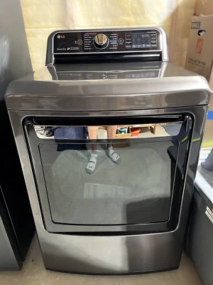 LG 7.3 cu. Secadora de gas ventilada inteligente de gran capacidad en grafito metálico Foto 1 de 4