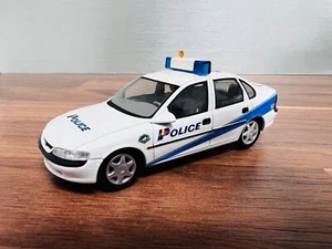 Geneve Police, Vauxhall Vectra, 1.43 Schuco - Picture 1 of 7