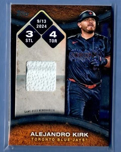 2025 Topps Serie 2 Alejandro Kirk Redondeando las Bases Reliquia #RTB-AK Azulejos SP - Imagen 1 de 2