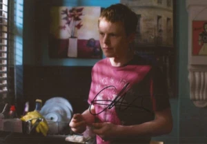 EASTENDERS* CLAY MILNER RUSSELL 'BOBBY BEALE' SIGNED 6x4 ACTION PHOTO+COA - Picture 1 of 1