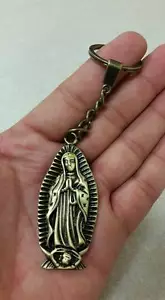 NUEVO LLAVERO GRANDE VIRGEN DE VIRGEN DE GUADALUPE METAL ANTIGUO COLOR DORADO - Imagen 1 de 2