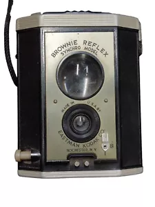 EASTMAN KODAK BROWNIE REFLEX Vintage Film Camera Synchro Model w/Strap USA Untes - Picture 1 of 4