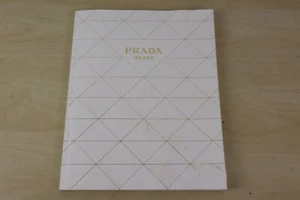 PRADA BUCH DEZEMBER 2022 DAMEN HERREN KATALOG MODE FRÜHLING SOMMER HERBST WINTER - Bild 1 von 10