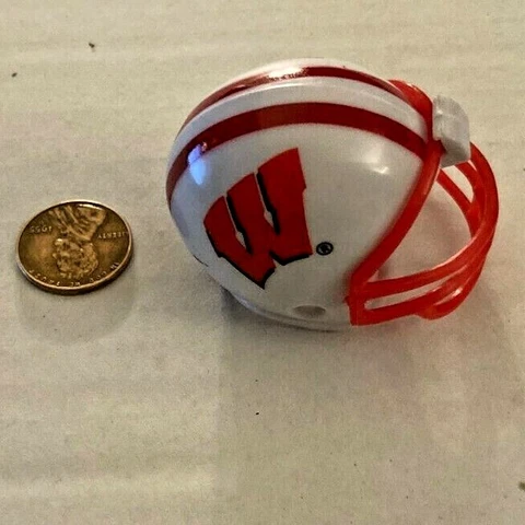 Very Nice Wisconsin Badgers Mini Gumball Helmet Rare Cover